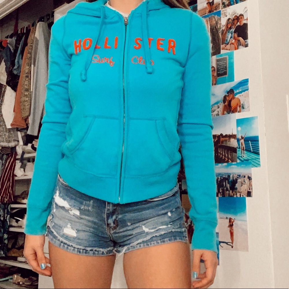 Blue Hollister sweatshirt (women’s)